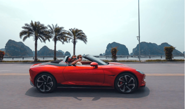 Cặp song sinh Hugo & Ross khám phá Vịnh Hạ Long trong hành trình cùng MG Cyberster