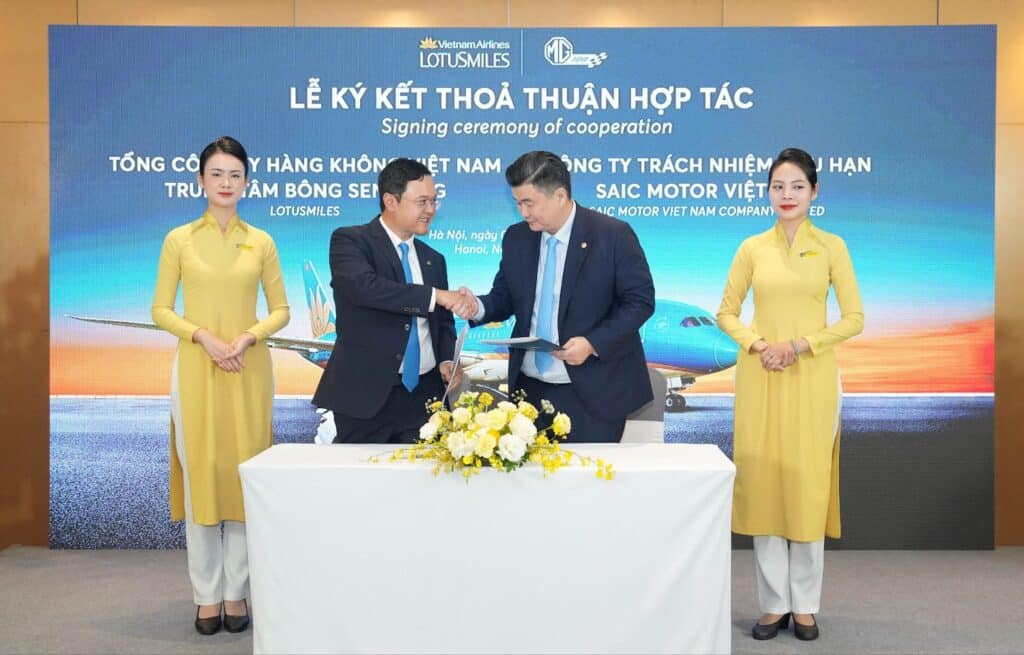 Lễ ký kết giữa SAIC Motor Việt Nam và Trung tâm Bông Sen Vàng (Lotusmiles)
